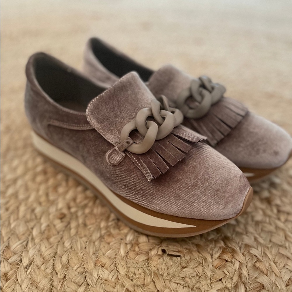 Bess sneaker size 7